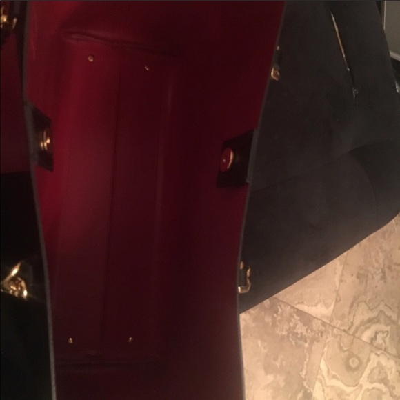 Saint Laurent structured tote, with gold chain detail. - Picture 5 of 8